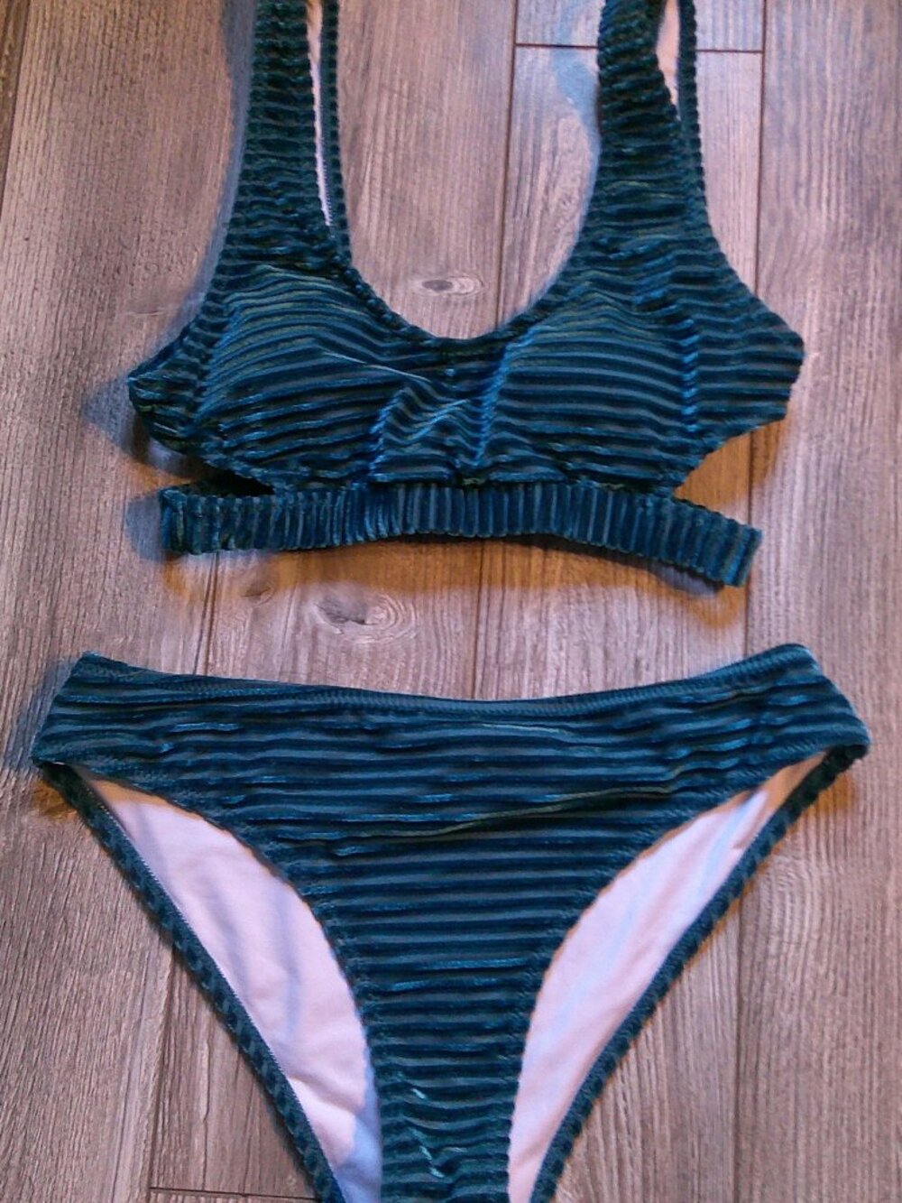 "Cupshe" 2-Pc Emerald Velvet BIKINI Swimsuit Cut-Out Top/Hipster Brief Woman S